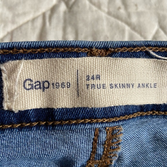 Dark Denim Gap Skinny Jeans - Picture 5 of 7